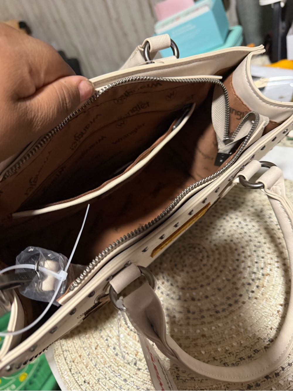 Wrangler Cream Satchel with Brown Western Embroidery - Picture 7 of 8